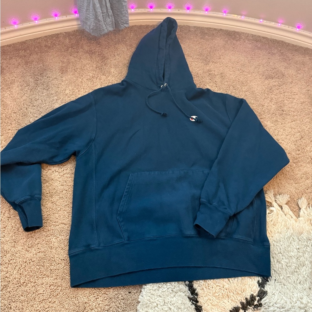 navy blue champion hoodie. thick and warm. perfect condition. XL